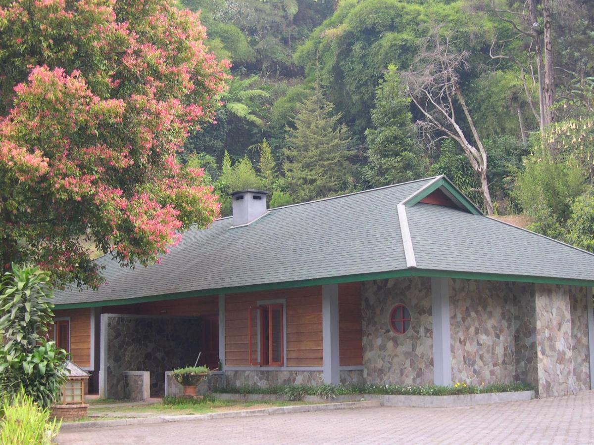Puncak Pass Resort Exterior photo